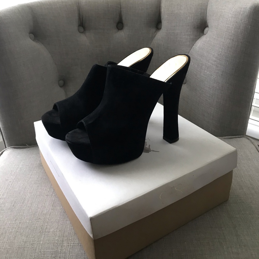 Jessica Simpson’s backless heels